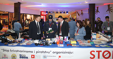 U Slavonskom Brodu u trgovačkom centru City Colosseum, 14.02.2014., održana je još jedna akcija „Stop krivotvorinama i piratstvu“